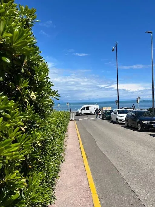 Nice Living Cap D'Antibes 0*, Antibes France